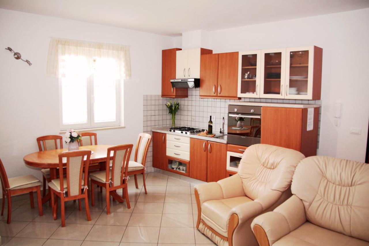 Apartment Matika, Terrace Apartment 10 Minutes Walk From Center Rovinj Exterior foto